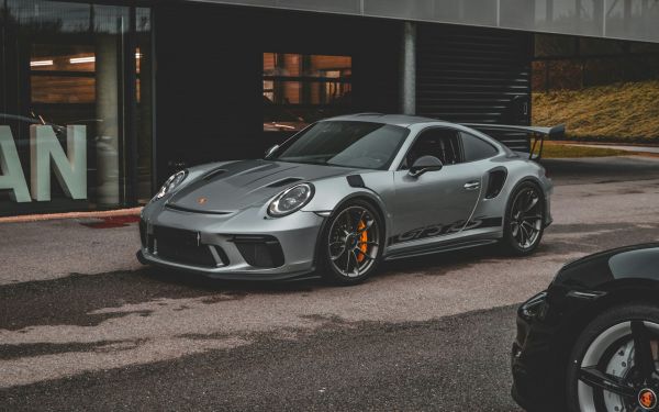 Découvrez les meilleurs accessoires Porsche pour améliorer votre voiture